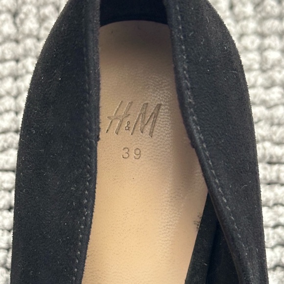 Like new H&M suede black kitten heel - Picture 2 of 4